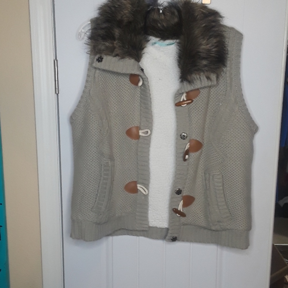Maurices faux fur vest xl